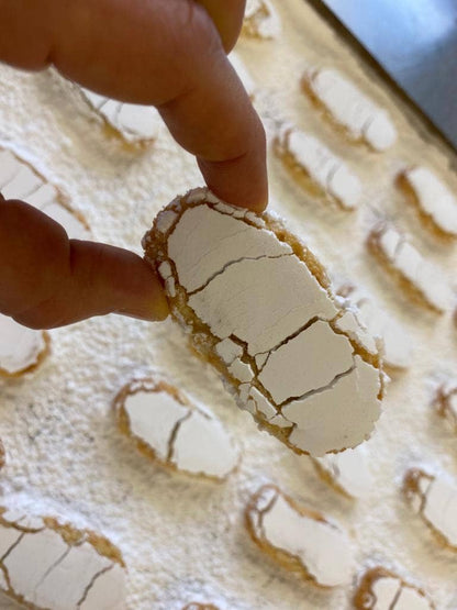 Ricciarelli, dolcetto morbido alle mandorle fatto in Italia