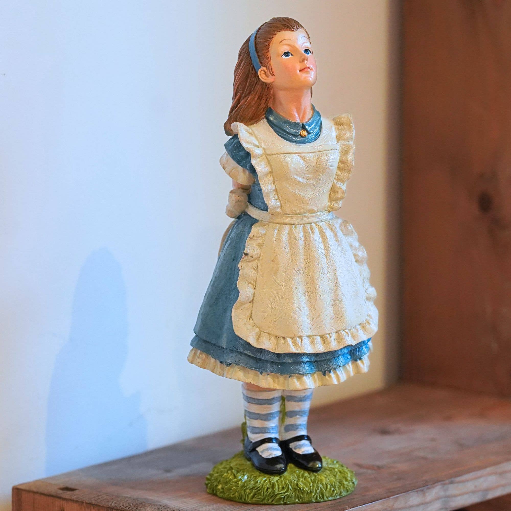 Alice in Wonderland Resin Statue Outdoor Garden Ornament