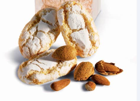 Ricciarelli, dolcetto morbido alle mandorle fatto in Italia